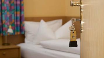werner knallhart: die top 5 der hotelzimmer-ekeligkeiten – plus ein ganz neues grauen